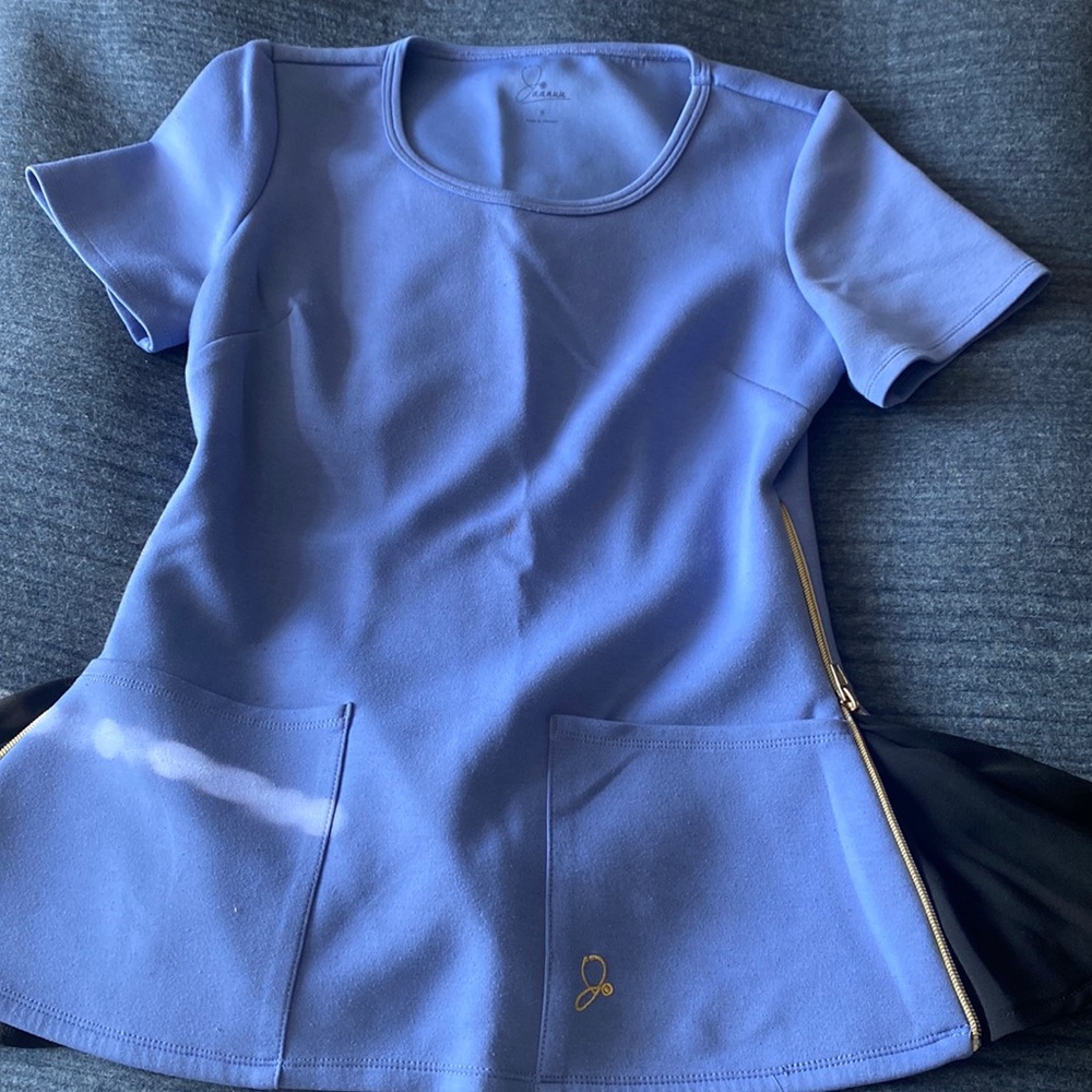 Jaanuu scrub top